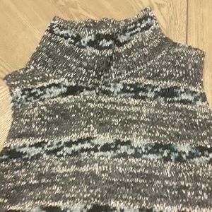 Forever 21 Sleeveless Sweater Size 0